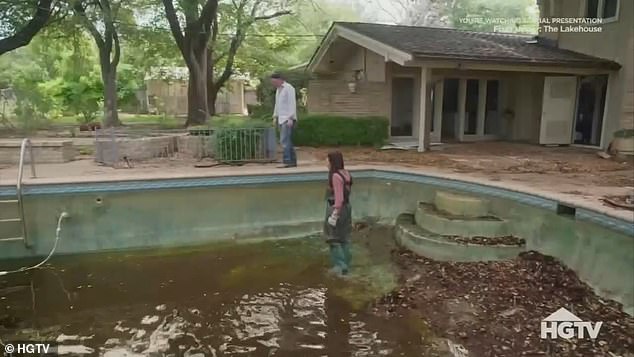 “I'm afraid there's something in there,” Joanna says, before screaming when she discovers a frog