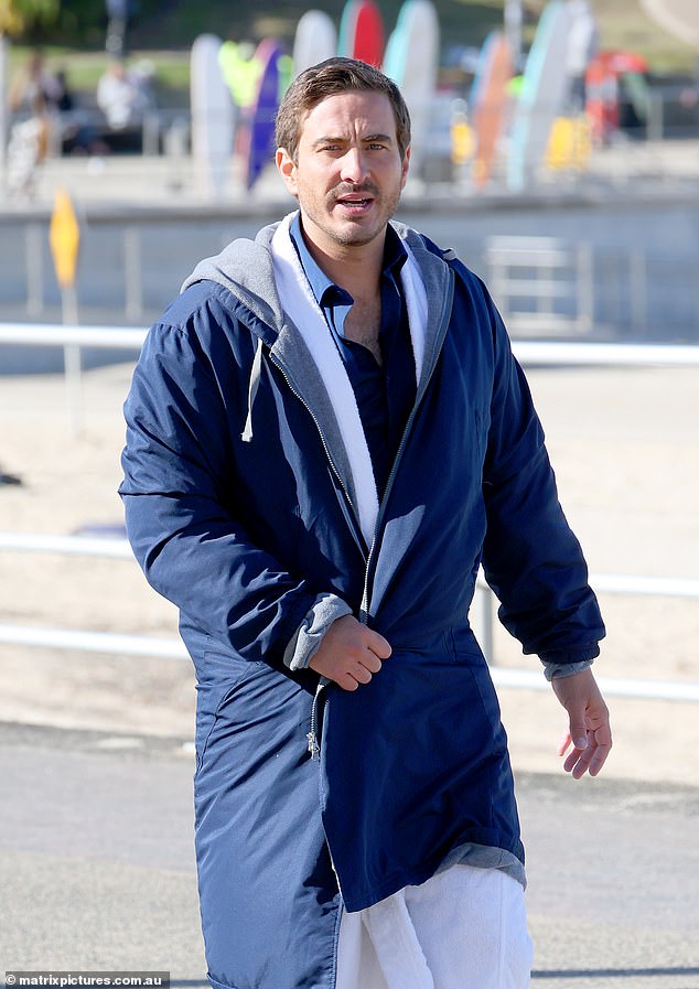 He was forced to put on a very thick dressing gown and jacket to keep warm against the harsh winter cold between takes