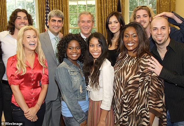 Mandisa and the rest of the American Idol case pictured in the Oval Office in July 2006