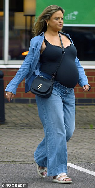 She paired her look with comfortable flat sandals