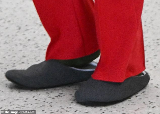 The Oscar-winning actress wore a pair of slip-on slippers as she rushed through JFK Airport in New York City