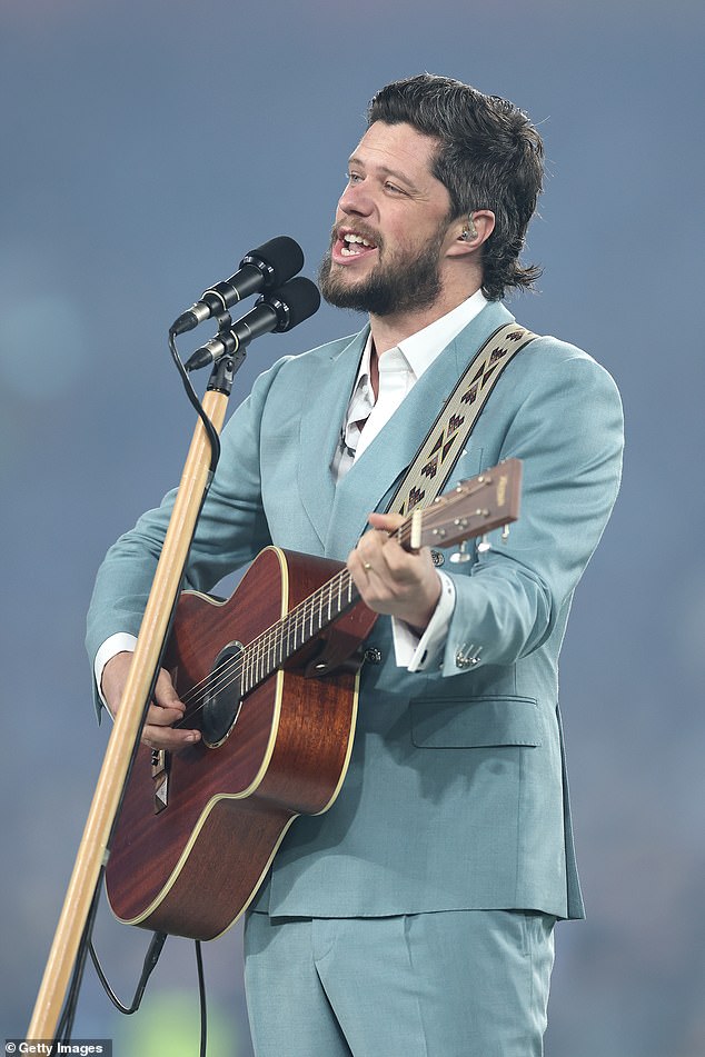 The 2024 Australian Idol winner performed a stripped-down, guitar-based rendition of Advance Australia Fair to a packed house at Sydney's Accor Stadium