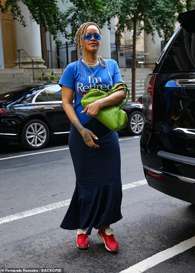 The nine-time Grammy winner, 36, jumped out of the backseat of a black SUV wearing a blue T-shirt that said 