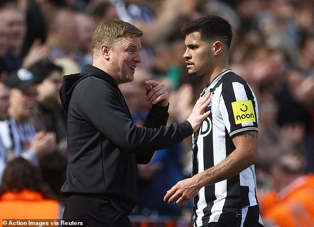 Eddie Howe (left) wants his midfielder to stay and looks to the back of the left