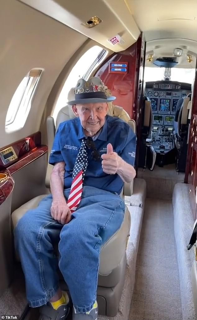 Fans of Papa Jake saw him give him an enthusiastic thumbs up just before the plane took off from Oakland International Airport