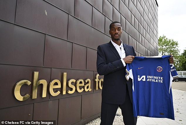 1717787294 734 Chelsea CONFIRM first signing of the Enzo Maresca era as Tosin