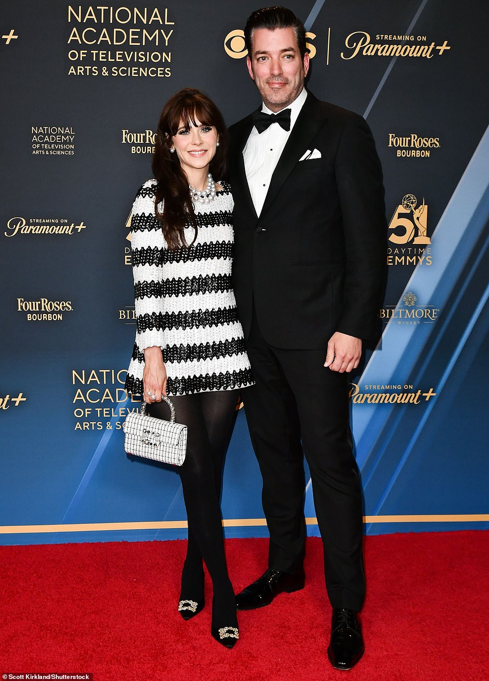 Zooey was joined by fiancé and Property Brothers star Jonathan Scott, who was dressed in a classic black suit that was also paired with a white shirt and black bow tie.