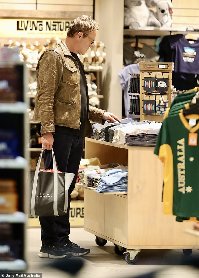 Before his flight back to Los Angeles, Vince was spotted shopping for souvenirs at the airport