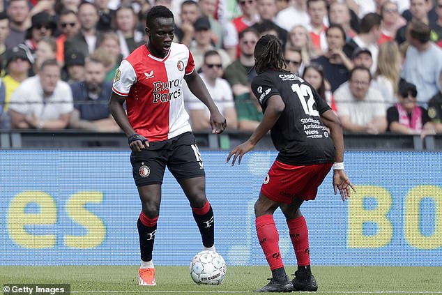 The man in question is Yankuba Minteh (left), who was loaned to Feyenoord last season