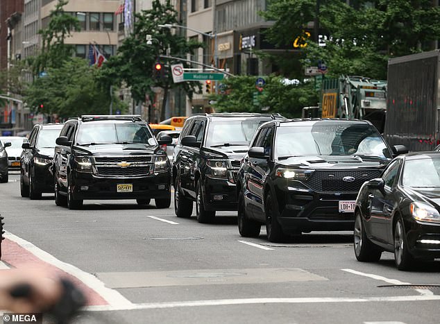 The motorcade that takes Melania from Trump Tower to 15 Central Park West on Saturday