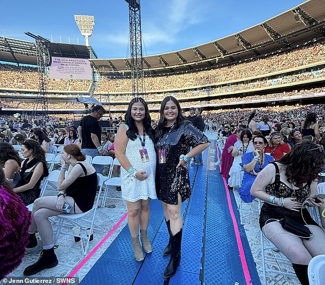 Jenn's twin sister (pictured right) was also at the concert