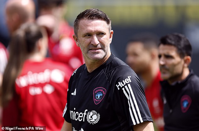 Robbie Keane, one of the coaches of the World XI team, sent a message to Carlos