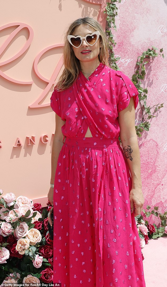 Kelsey Grammer's 40-year-old daughter Spencer Grammer arrived in a hot pink dress and white heart-shaped sunglasses