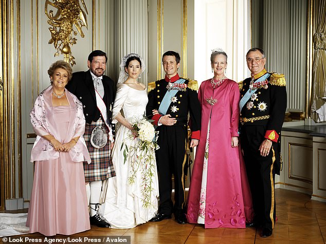 The Dutch royal family in the photo on the wedding day of Prince Frederik and Mary Donaldson in 2004