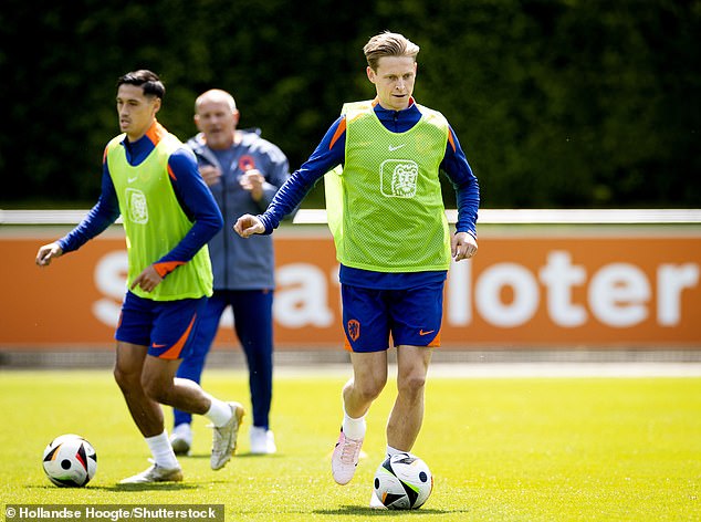 De Jong was included in Ronald Koeman's 26-man squad and trained with his teammates on Sunday