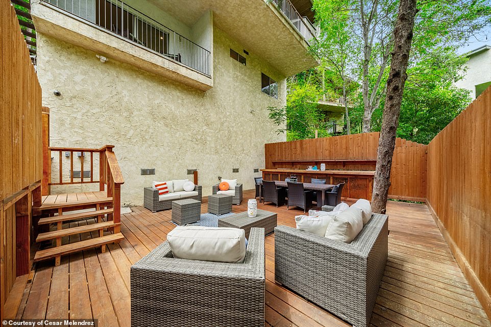 Outdoor Entertainment is a breeze on the large deck