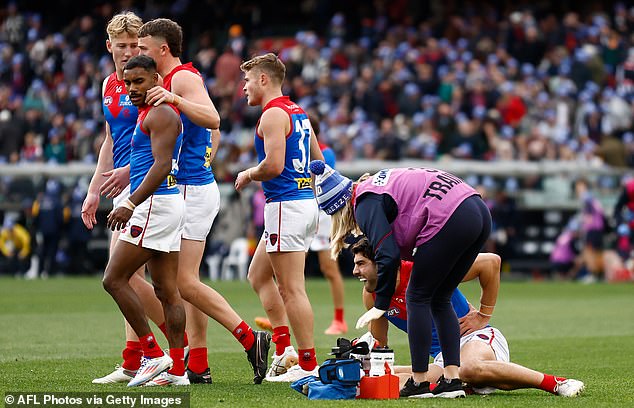 The midfielder suffered a painful blow to the ribs at the end of the first term, but continued to play remarkably at the MCG