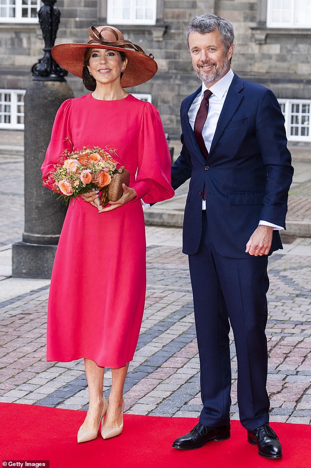 Almost twenty years later, Mary dared to combine the hat again, this time teaming it with a beautiful bright pink Andrew Gn dress.  This time the hat stayed in place