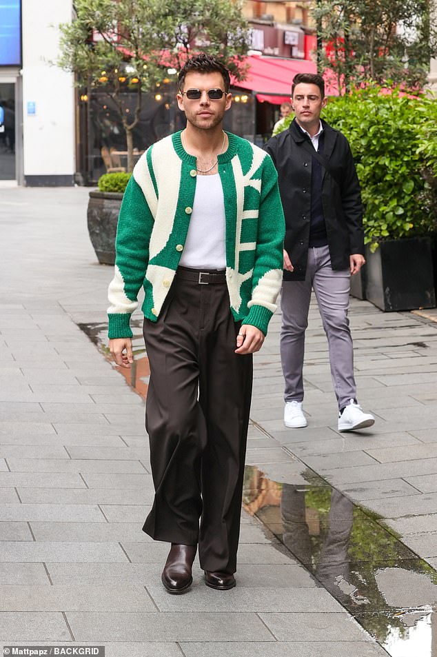 Her co-star Luke also arrived wearing a striking green and white cardigan