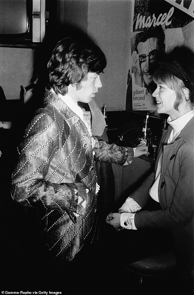 Hardy shoulder to shoulder with Mick Jagger in 1967 (photo)