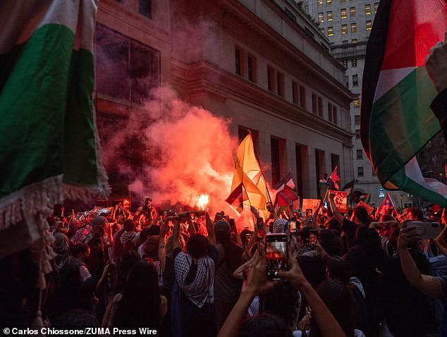 An anti-Israel demonstration descended into chaos on Monday after the huge crowd of demonstrators made their way into the Nova Music Festival exhibition on Wall Street.