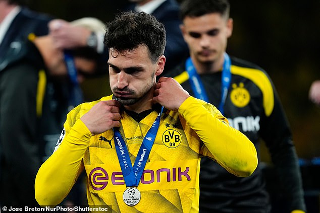 Defender Hummels would only be willing to stay at the club if Terzic leaves this summer