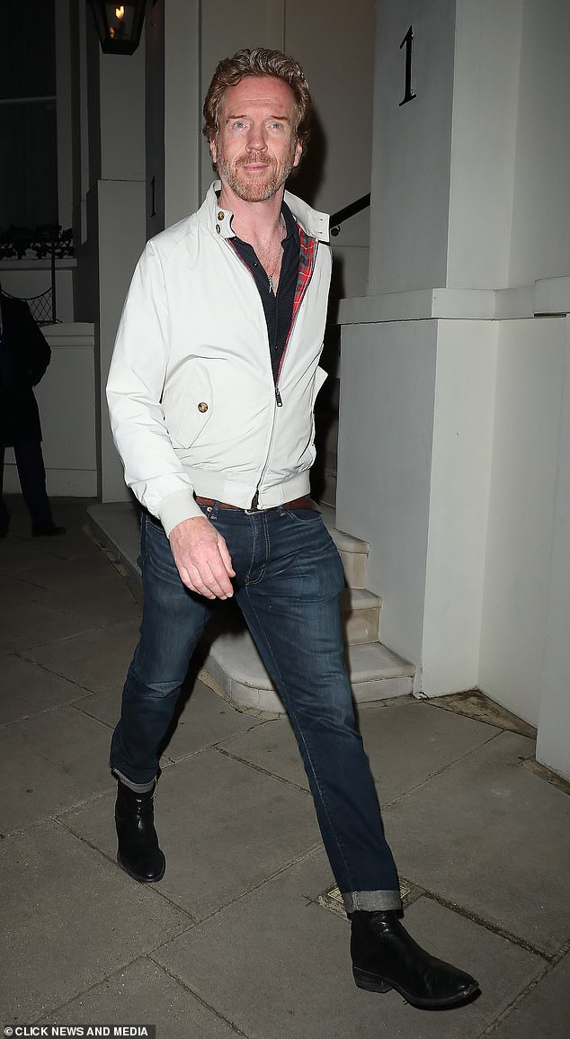 Damien Lewis made a solo appearance and looked suave in skinny jeans and a white jacket