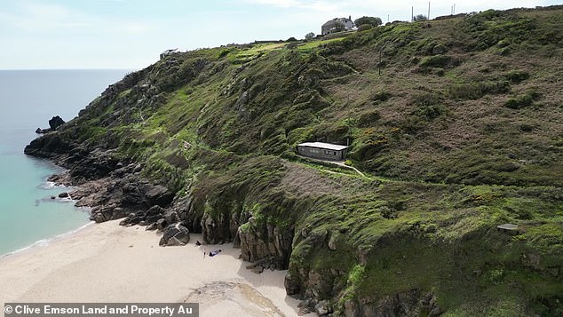 Porthscylla was sold with 0.8 hectares (1.9 acres) of mainly clifftop land, as well as permission in principle from Cornwall Council for demolition and replacement