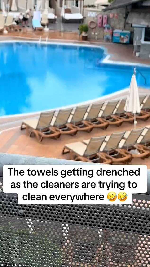 Hotel guests tried to get a spot at the pool in the early morning by putting down their towels, but got a nasty surprise from the cleaning staff, who did not hesitate to take their towels from the sun loungers