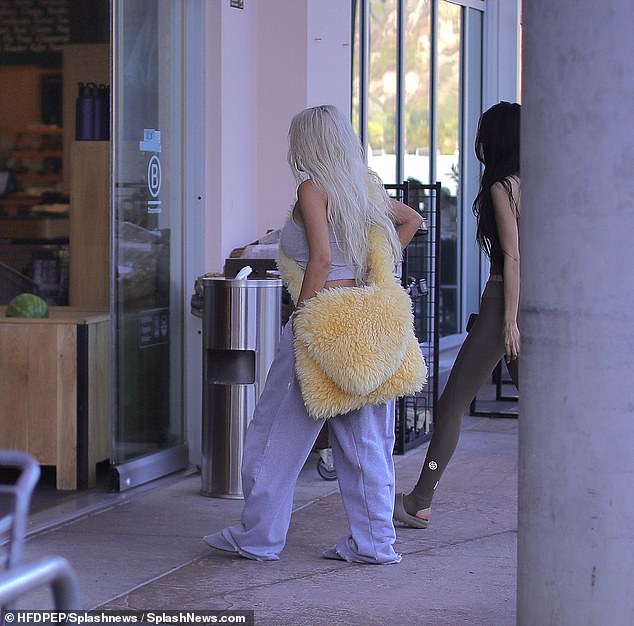 The reality favorite made sure she turned heads with her maxi yellow fluffy shoulder bag