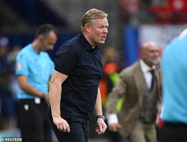 Koeman suggested that the introduction of goalkeeper Weghorst made his team play more 'English'