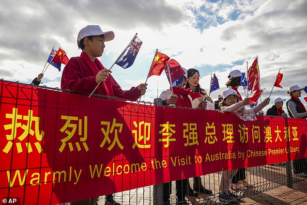 One observer claimed that 'people were brought in and paid with Chinese flags' "welcome" Chinese Premier Li Qiang'