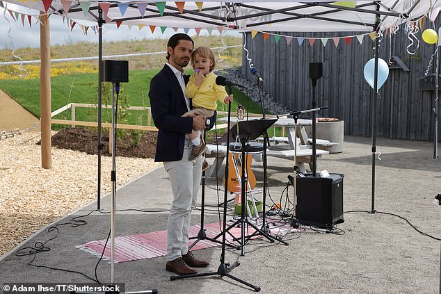 He also grabbed the microphone in the bandstand of the playground, which is part of Naturum Getterön in Varberg on Sweden's west coast.