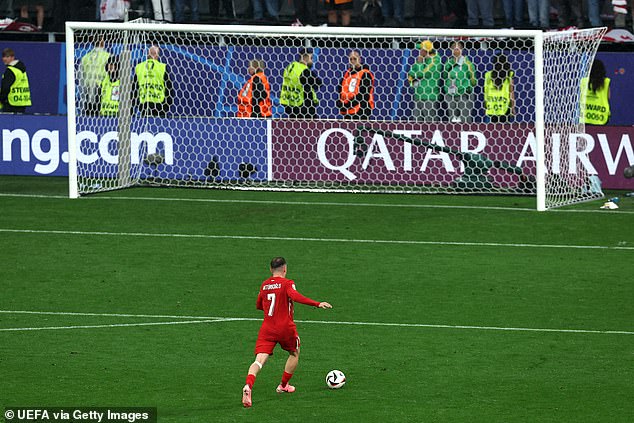 Muhammed Kerem Akturkoglu (center) would close the match with Turkey's third goal, breaking away from the Georgian defense before passing the ball into an open net