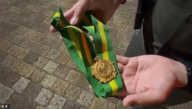 The office of the mayor of the Colombian city of Bucaramanga presented each member of Atlético Bucaramanga with a special media to celebrate the club's first ever football title