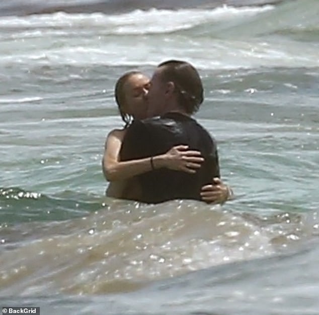 On Thursday, Naomi and American actor Billy were spotted packing on the PDA as they frolicked in the ocean during a very fun day out at the beach