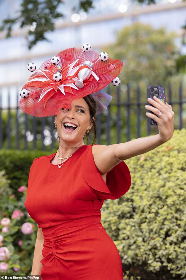 Complementing the eccentric hat with a red midi dress with a ruffle at the waist, Lisa looked in good spirits as she posed for selfies