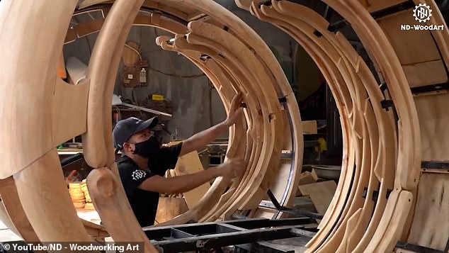 Using light-colored wood, Mr. Van Dao builds the wheel-like structure of the vehicle