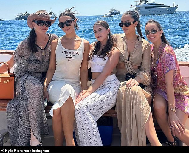Kyle shared a photo with her daughters Farrah, Alexia, Sophia and Portia on Mother's Day