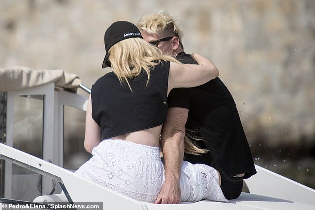 The 39-year-old singer locked lips with her boat date at the beautiful destination on Thursday afternoon