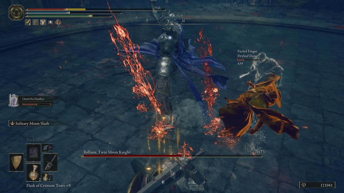 The Elden Ring DLC ​​player walks back and dodges some of Rellana's attacks