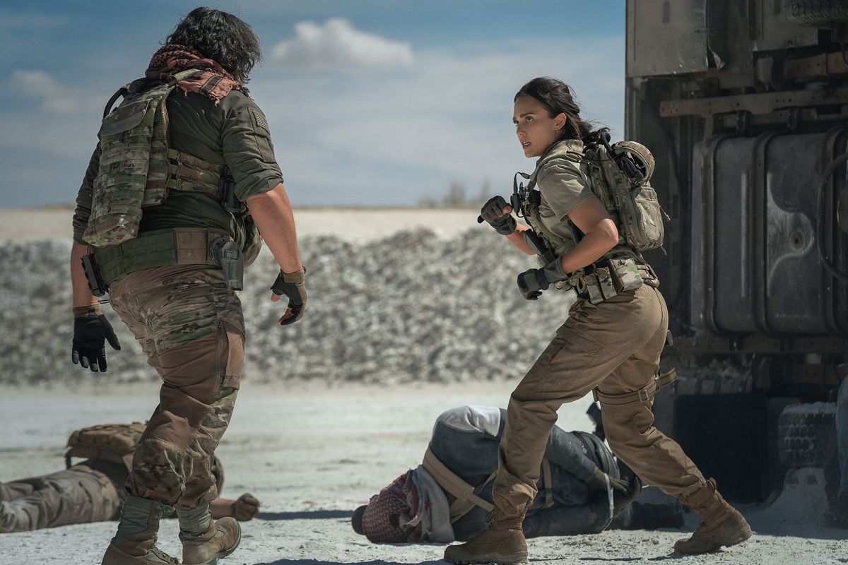 Jessica Alba in Special Forces commando gear prepares to dish out some Krav Maga on a guy in Trigger Warning