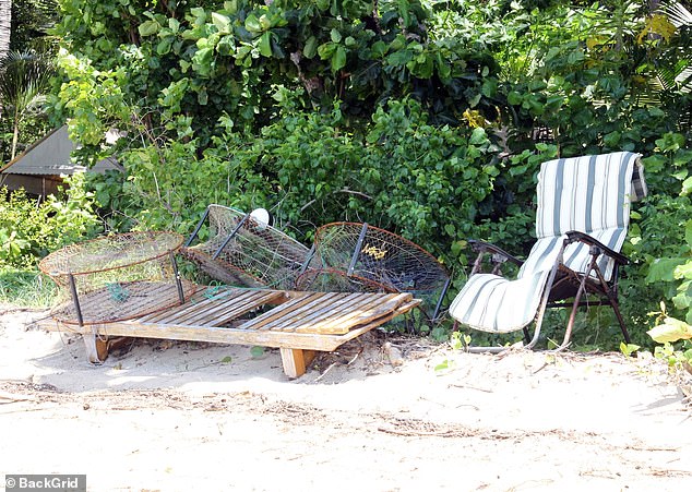 On the beach there are crab nets and remains from the heyday of the resort