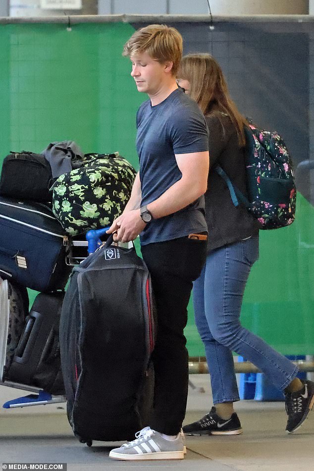 The television personality appeared somber as he left the terminal and loaded his luggage into a waiting car