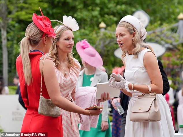 While some racegoers opted for vibrant shades, others wore pastels and light colors for their outing