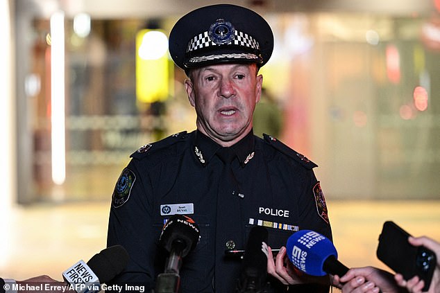 South Australian Police Deputy Commissioner Scott Duval said despite the officer's best efforts, they were unable to locate the teenagers who started the fight