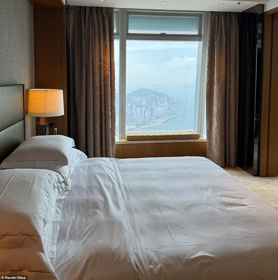 My Night In The Clouds At The Ritz-Carlton Hong Kong - It's The Highest ...