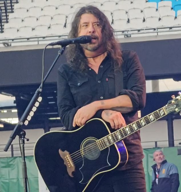 Foo Fighters frontman Dave Grohl blasted Taylor Swift's Eras Tour while on stage in London on Saturday night