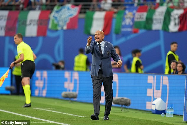 Before Italy's 1-1 draw with Croatia, it had become clear that Spalletti would play in a new formation, compared to the 4-3-3 his side played against Spain and Albania.