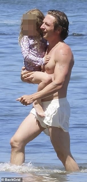 Jeremy was spotted on the beach with his daughter, whose godmother is Dakota